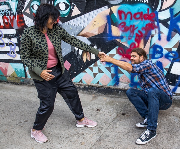 realizing progress andrea schneider hilft martin birchmeier beim aufstehen 500 realizing progress andrea schneider hilft martin birchmeier beim aufstehen 500